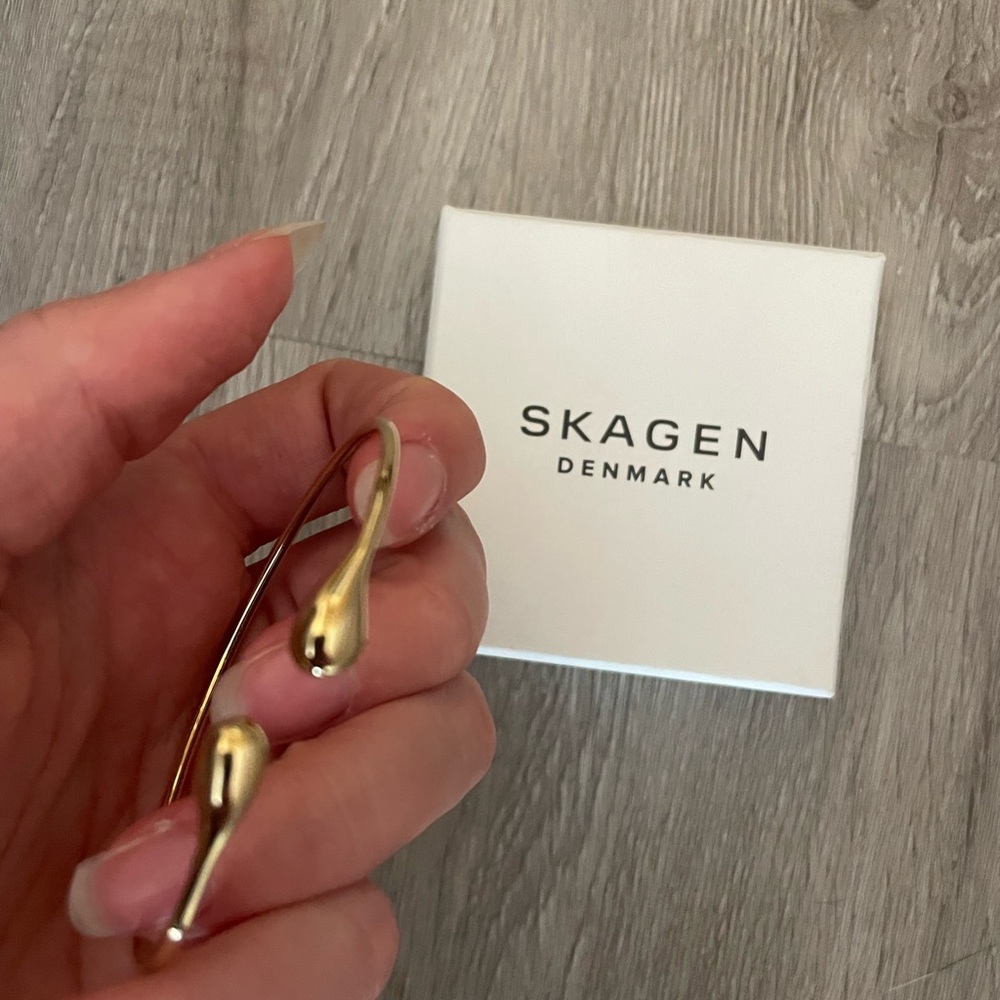 NEW Skagen Kariana Gold Minimalist Bracelet - Picture 3 of 5